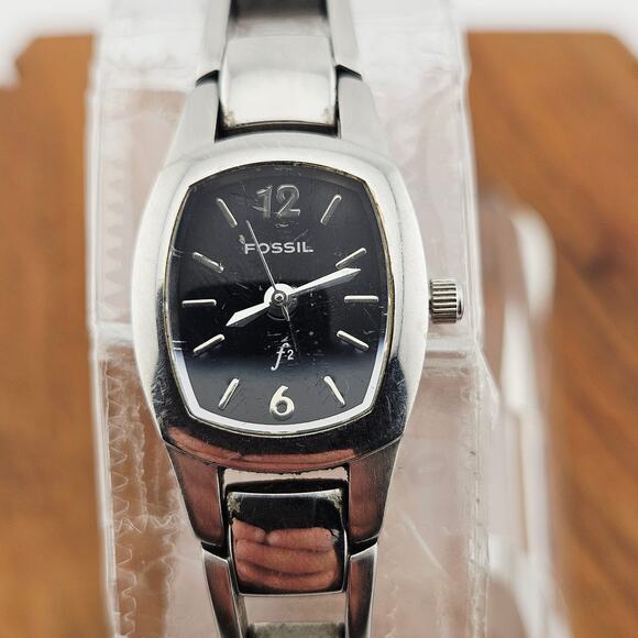 Fossil Women's Silver Tone Black Rectangle Dial Watch Link Band ES-9631 Everyday - Picture 2 of 7